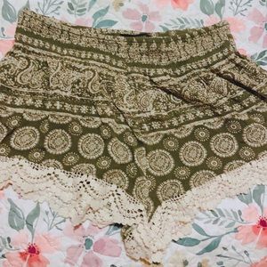 Forever21 shorts. Never used, only tried on.